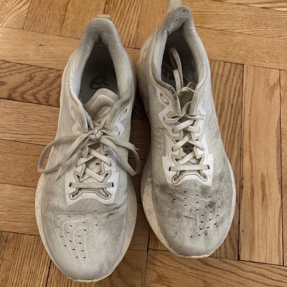 ASICS Men's NOVABLAST 4 Running Shoe, White 1011b693 Size 9 - Picture 2 of 11